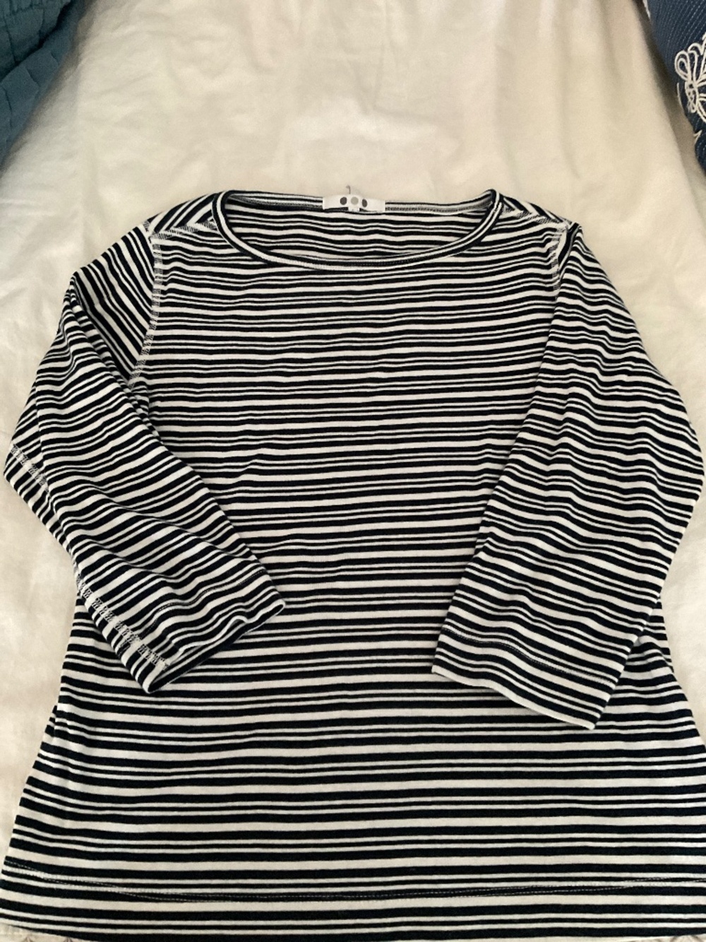Three Dots M top
